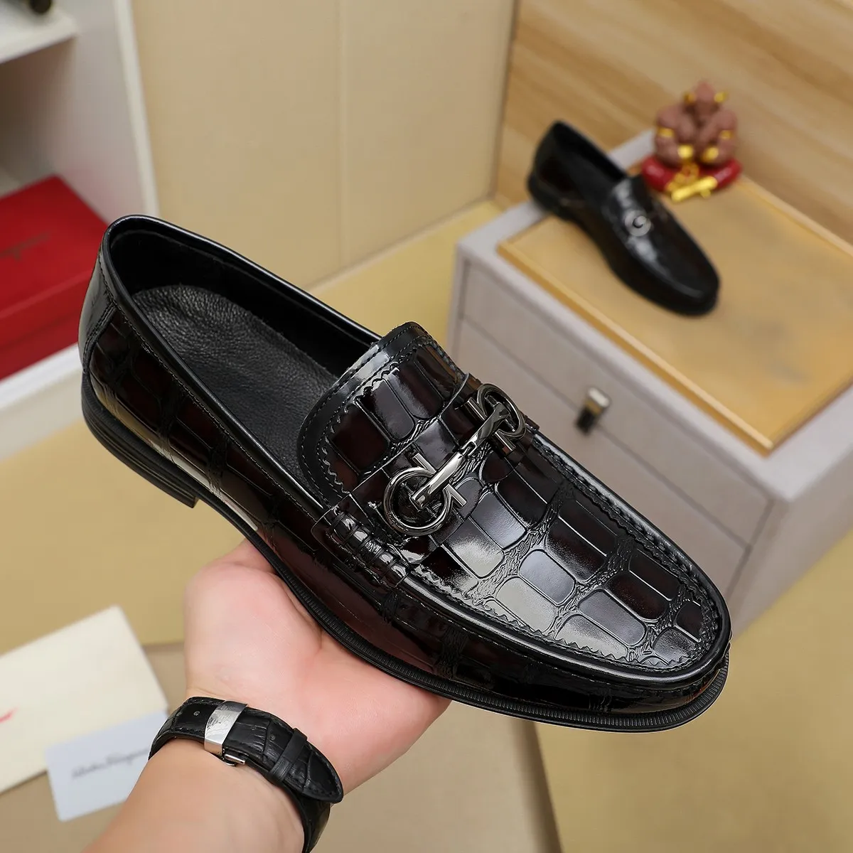 Men's shoes 250 🕷🕷🐂【Ferragamo】Ferragamo Popular fashionable casual shoes🇨🇳Official website counter 1:1 production, original mold opening💯Good quality can be seen, imported high-end first-layer pebbled calfskin, water-dyed🐂leather lining🌿very clear texture, high-quality waterproof, non-slip and wear-resistant outsole🎋high quality and low price, truly handmade🍓, color optional! Code number 38-44 (45. To be customized)